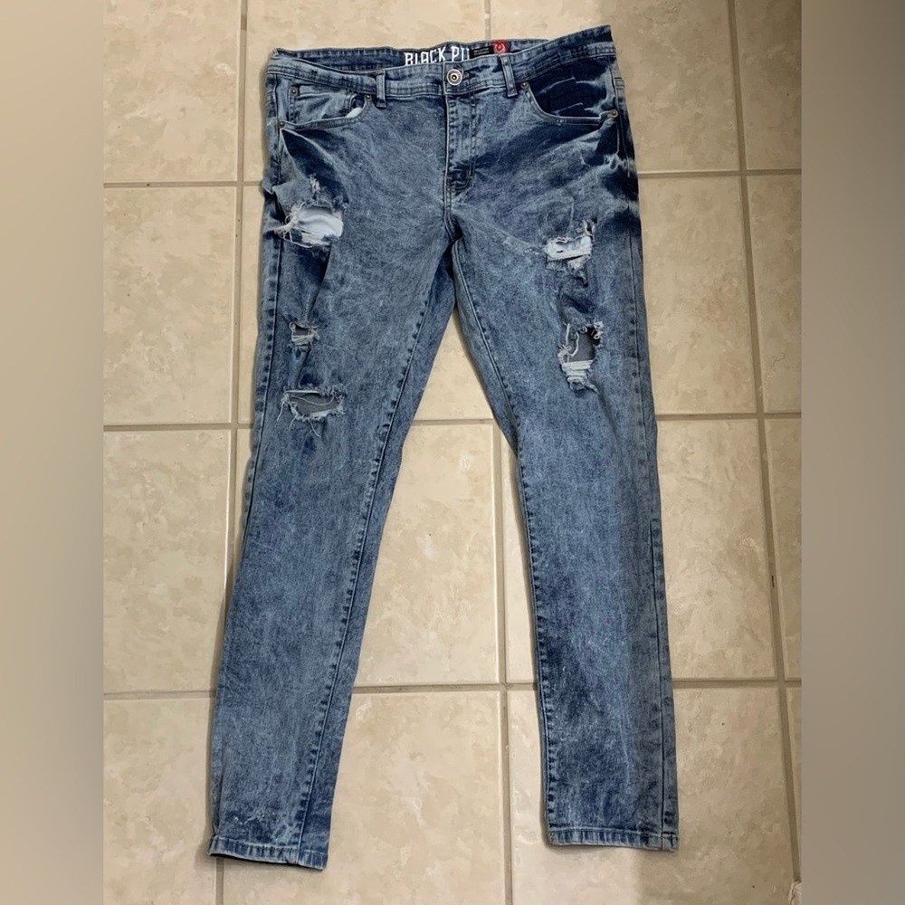 Textured Blue Ripped Skinny Jeans. Size 36W 32L.